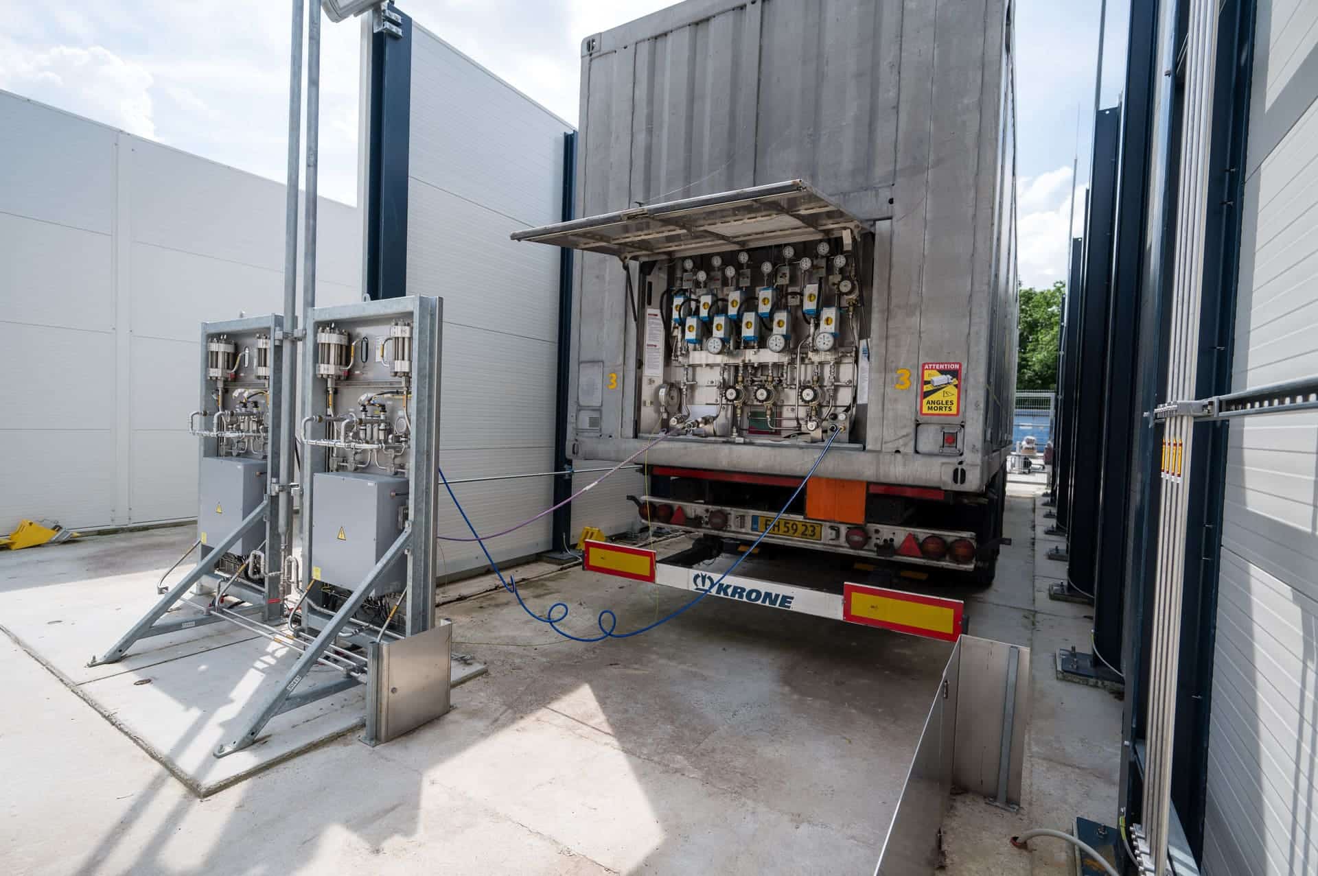 LKW-Trailer, beladen mit Wasserstoff