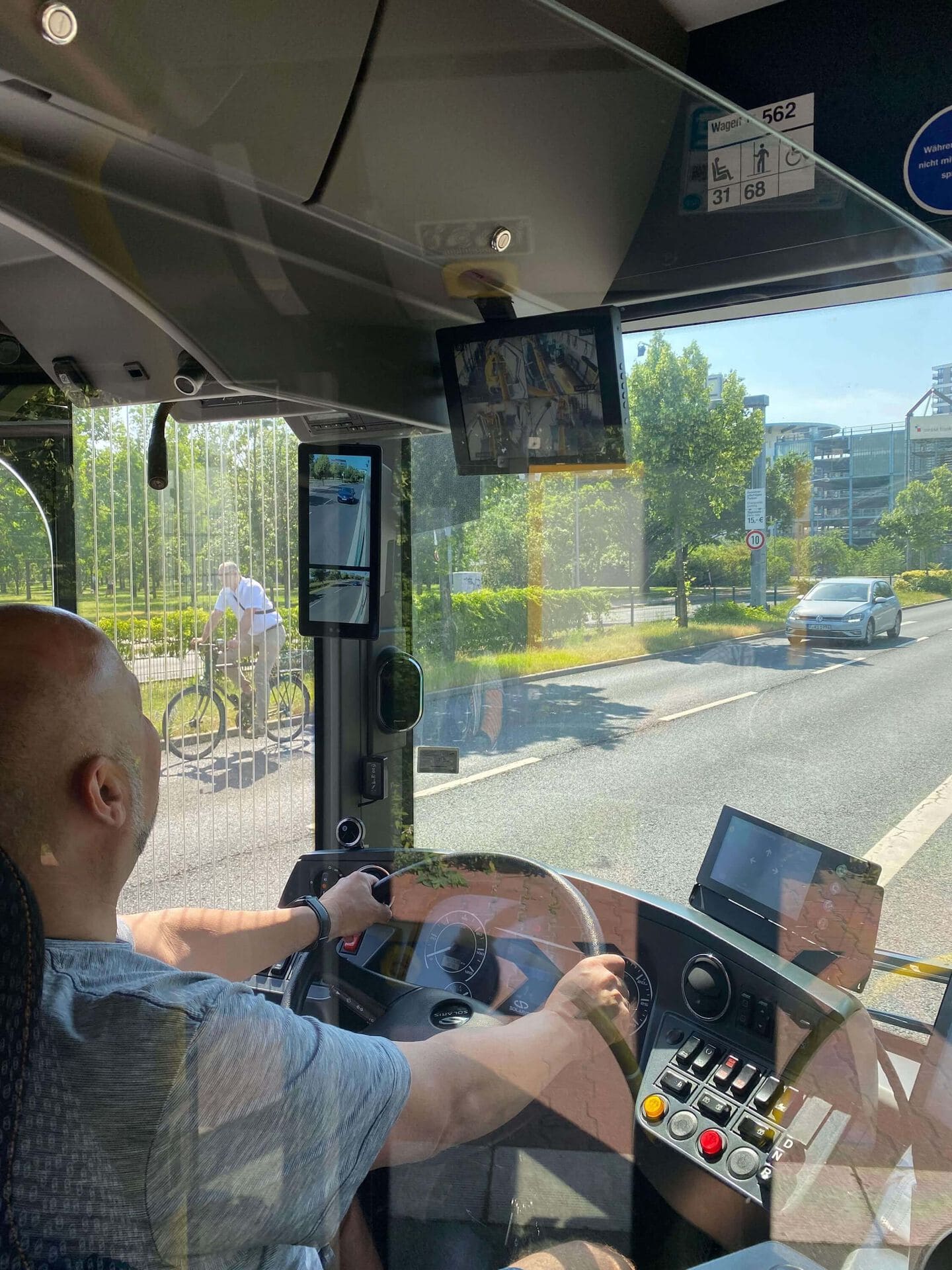 Busfahrer am Steuer