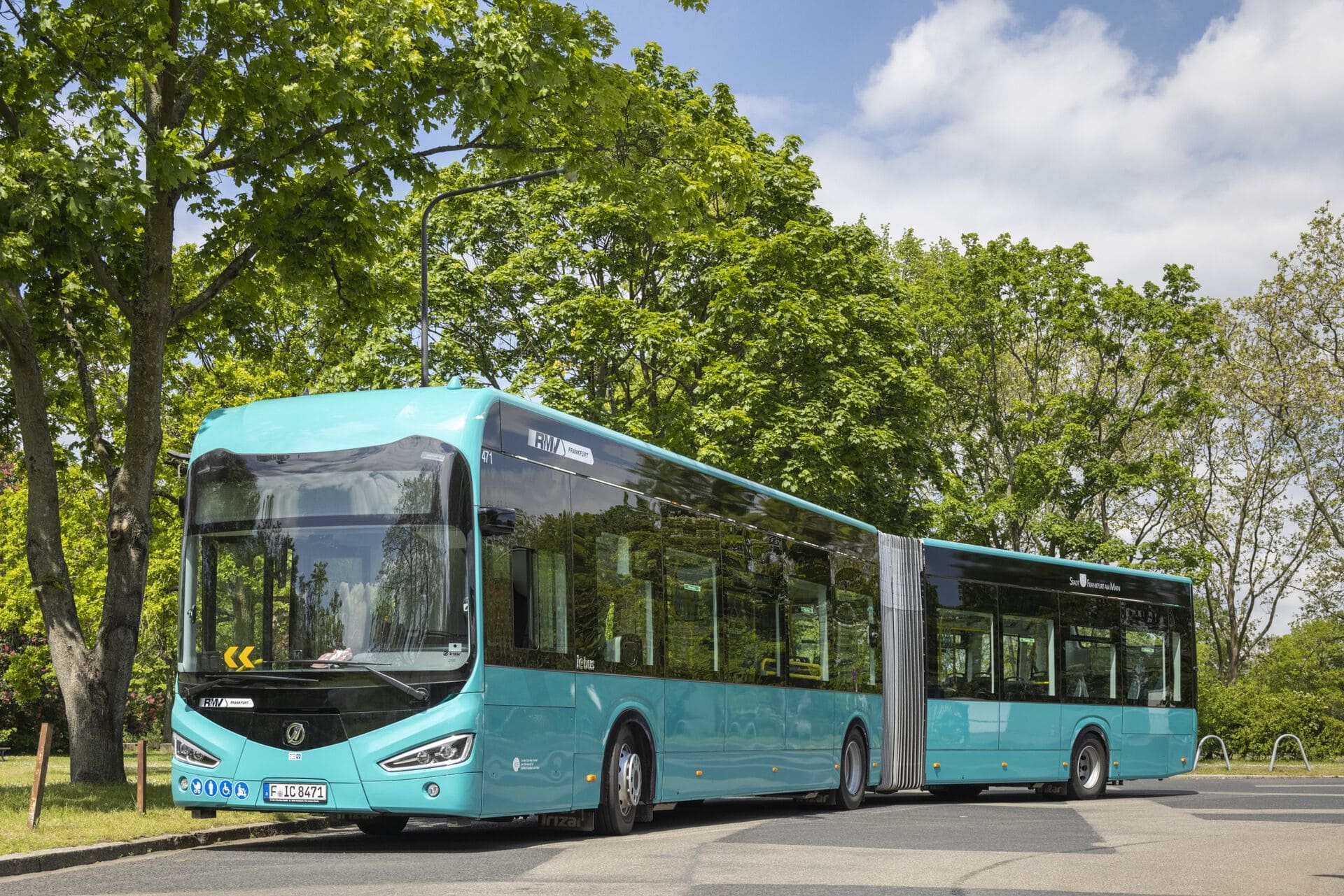 elektronischer Bus der parkt